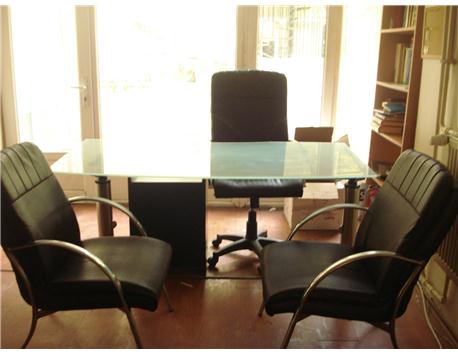 2 takım büro mobilyası 2 oturma sandalyesi müdür koltuğu cam masa dosya dolabı