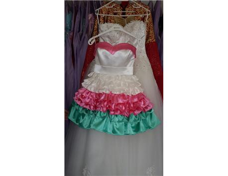 8. sınıf balo elbisesi