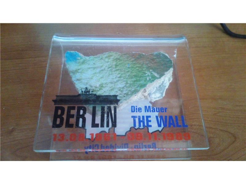 berlin duvarı hatıra taş 1989