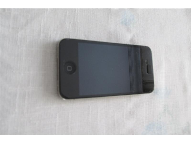siyah  iphone 4s, hafıza 16 GB ,arızalı