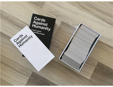 Cards Against Humanity oyun kartlari
