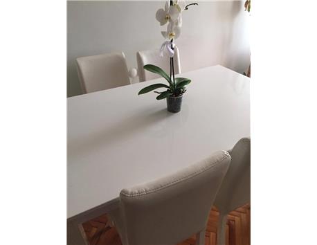 Beyaz masa 4 sandalye