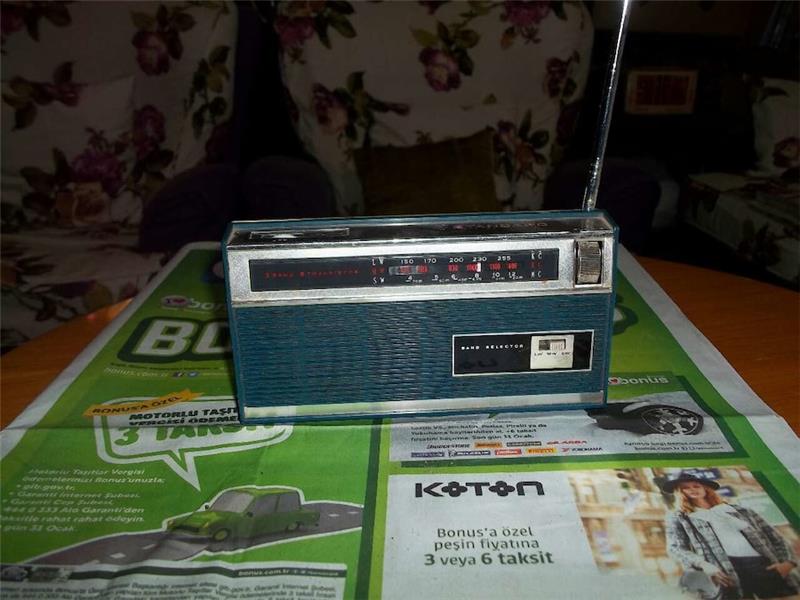 Standart Radio Corporation marka antika el radyosu