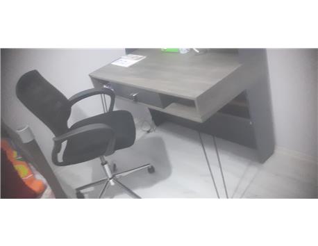 Çalışma masası ve sandalyesi 