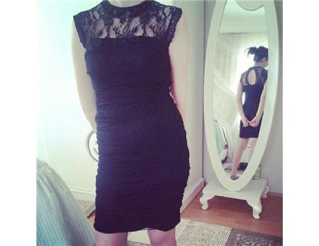 #dantel in #moda sı hiç geçmiyor çok zarif bir #elbise  siyahtan vazgeçmeyen hanımlara