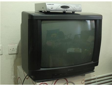 Vestel 55 ekran scart girişli kumandalı tv.80 TL.sorunu yok,cizirti yok. Skytech uydu alıcısı 30tl