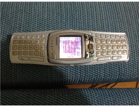 nokıanın ürettiği nadr telefonlardan 6810 