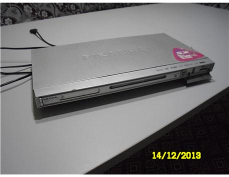 DVD PLAYER HEMDE USB  VE SD KART OKUYABİLİR