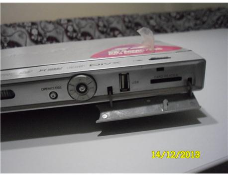 DVD PLAYER HEMDE USB  VE SD KART OKUYABİLİR