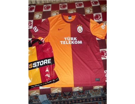 GALATASARAY TAKIM FORMASI SAHİBİNDEN SIFIR AMBALAJI AÇILMAMIŞ 2013 - 2014 ORJİNAL