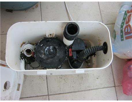 ZEMİN VE KOT FARKI OLAN BİNA ALTLARINDA LAVABO TUVALET SU GİDERİ İÇİN KULLANILACAK EV ALETİ