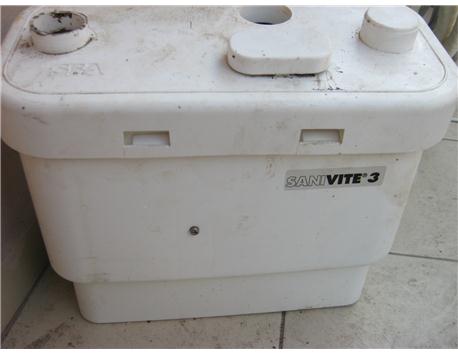 ZEMİN VE KOT FARKI OLAN BİNA ALTLARINDA LAVABO TUVALET SU GİDERİ İÇİN KULLANILACAK EV ALETİ