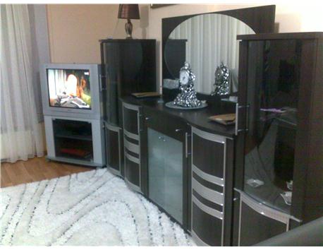 GÜMÜŞLÜK(kaşı­klık), KONSOL, YEMEK MASASI VE 6 ADET SANDELYESİ 