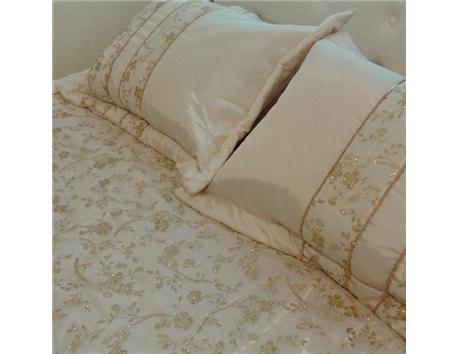 Yatak örtüsü dore işlemeli krem rengi çok şık
