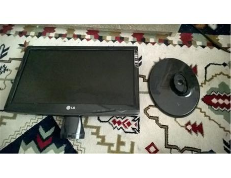 monitör ve netbook . LG 21 inc. Acer aspire one.