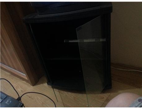 SİYAH RENK CAM KAPAKLI TELEVİZYON SEHPASI