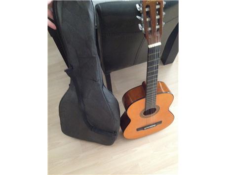 cok temiz az kullanılmış akustik gitar