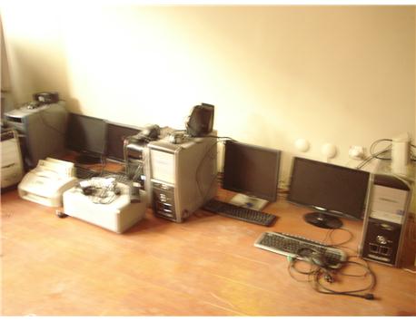 2 takım büro mobilyası 2 oturma sandalyesi müdür koltuğu cam masa dosya dolabı