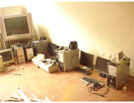 ceşitli boylarda tüplü tv ler cesitli müzik çalarlar