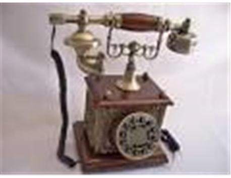 1 Antika Dikiş Makinası, 2 Adet çok eski Radyo ve Nostaljik Telefon