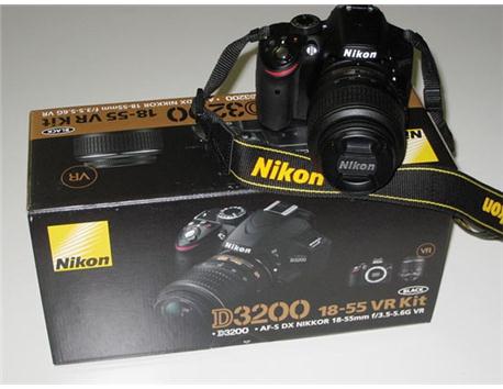 nikon D3200 birbucuk yıl garanti  orjinal nikon uzaktan kumanda 18,55 lens uv filitre orj nikon çanta