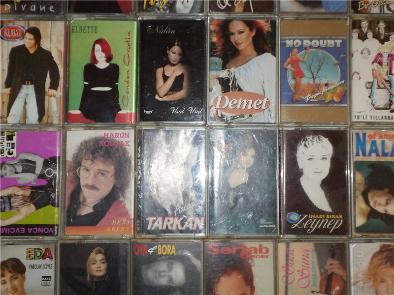 81 adet nostaljik kaset