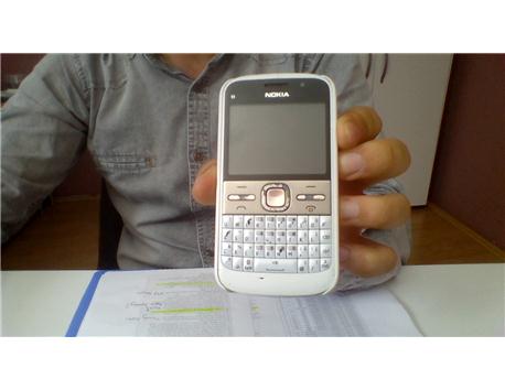 NOKİA E5-00 