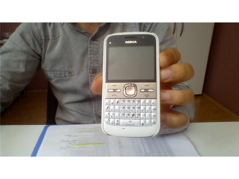 NOKİA E5-00 