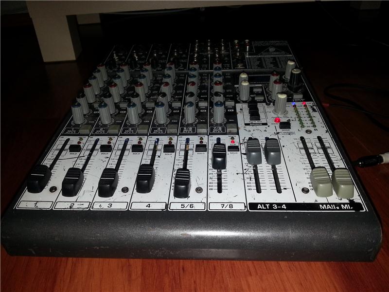 BEHRİNGER XENYX1204FX MİXER