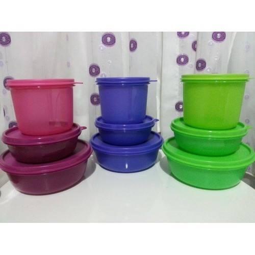 renkli bir tupperware saklama kabı 
