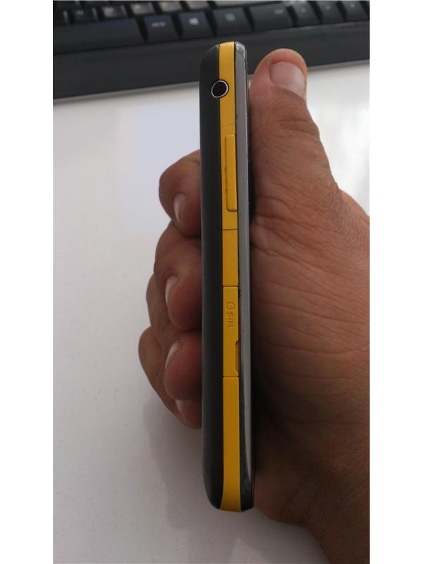 TERTEMİZ SAMSUNG GALAXY BEAM MERSİNDE TEK PROJEKSİYONU ÇOK İYİ ÇALIŞIYOR SIKINTISIZZZ. IPHONE 4 VEYA IPHONE 4S TAKASLI