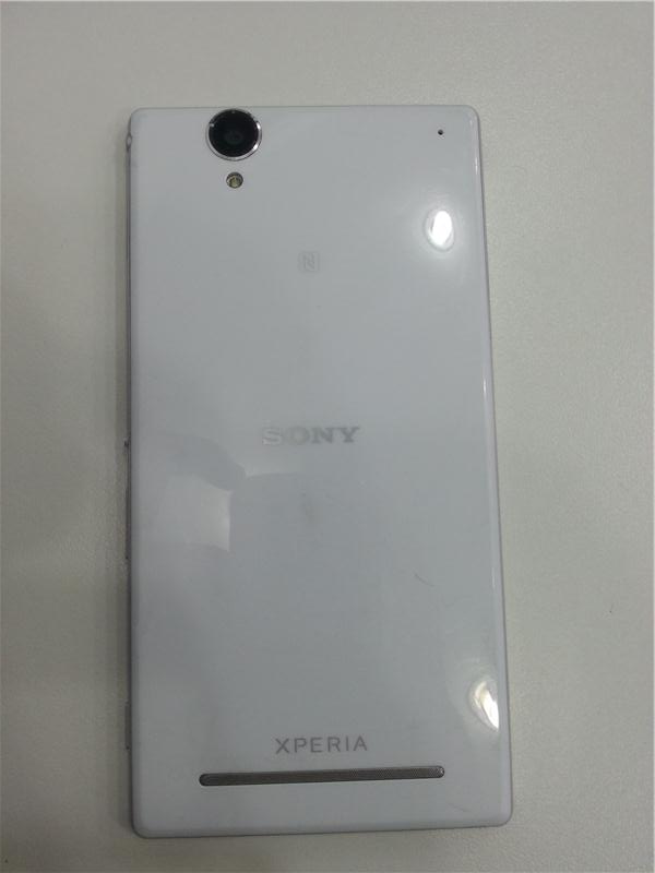 bir kaç çizik var sony xperia t2 ultra 