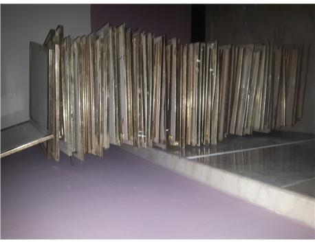 yaklaşık 150 adet tablo