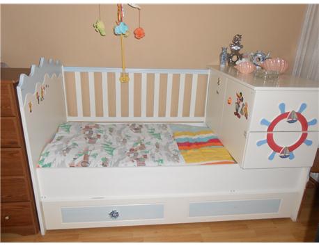 BÜYÜYE BİLEN BEBEK BEŞİK AAYRICA YATAK DİVAN OLUYOR KAÇIRMAYIN SADECE 300 TL