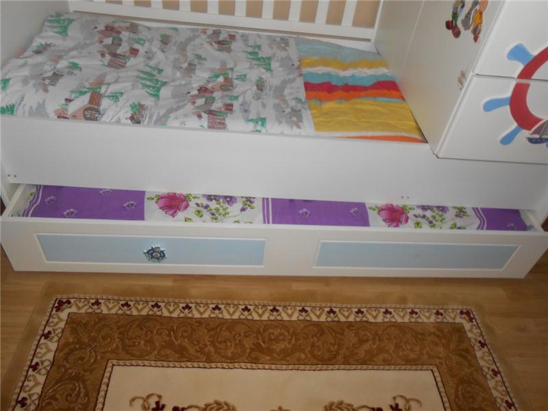 BÜYÜYE BİLEN BEBEK BEŞİK AAYRICA YATAK DİVAN OLUYOR KAÇIRMAYIN SADECE 300 TL