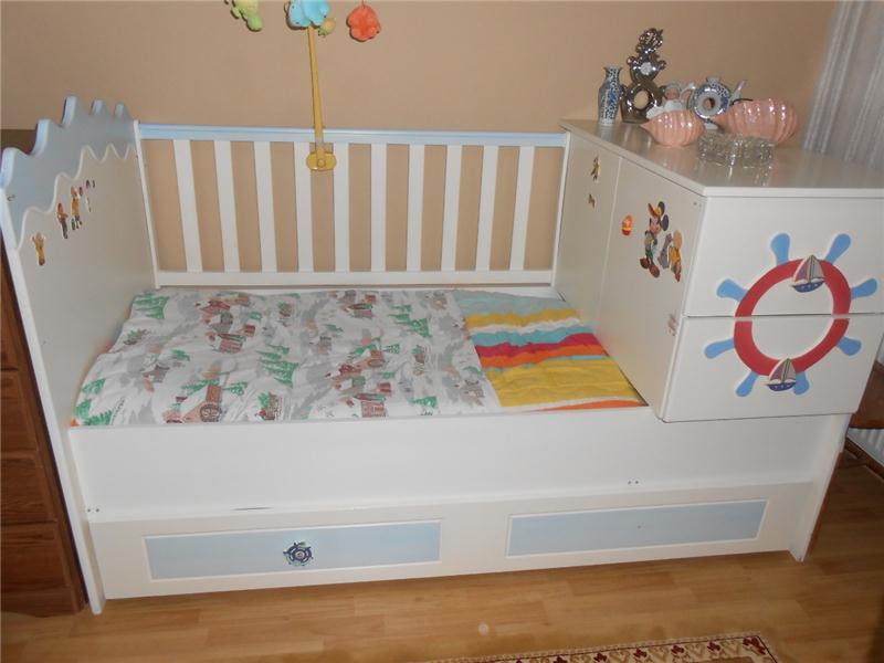 BÜYÜYE BİLEN BEBEK BEŞİK AAYRICA YATAK DİVAN OLUYOR KAÇIRMAYIN SADECE 300 TL
