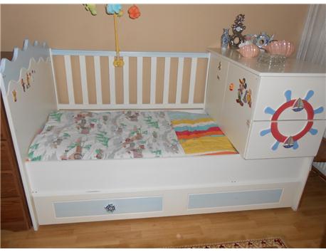 BÜYÜYE BİLEN BEBEK BEŞİK AAYRICA YATAK DİVAN OLUYOR KAÇIRMAYIN SADECE 300 TL