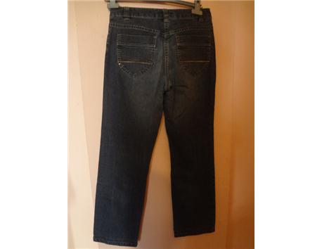 temiz kot pantolon/    YESSİCA MARKA OLUP 36  BEDENDİR..sadece  15