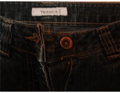 temiz kot pantolon/    YESSİCA MARKA OLUP 36  BEDENDİR..sadece  15