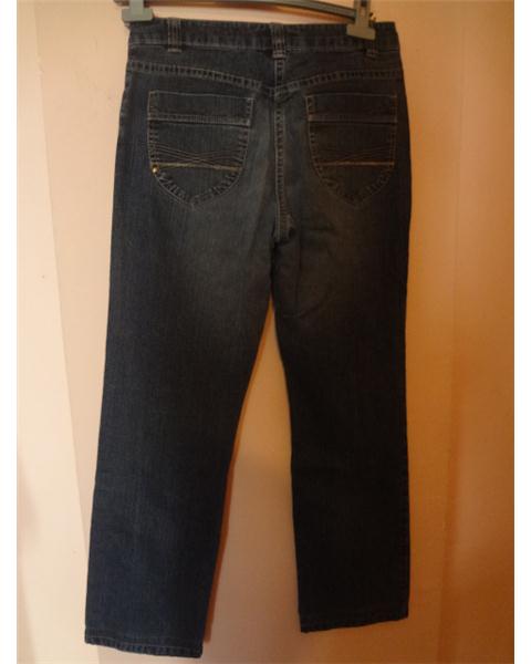 temiz kot pantolon/    YESSİCA MARKA OLUP 36  BEDENDİR..sadece  15