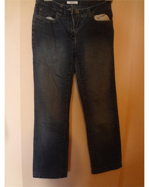 temiz kot pantolon/    YESSİCA MARKA OLUP 36  BEDENDİR..sadece  15