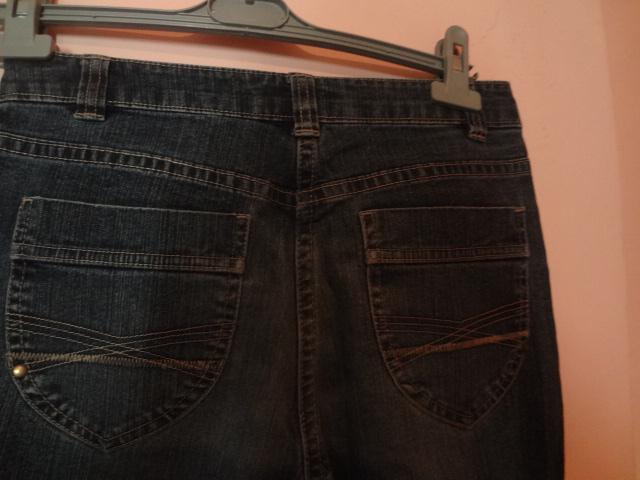 temiz kot pantolon/    YESSİCA MARKA OLUP 36  BEDENDİR..sadece  15