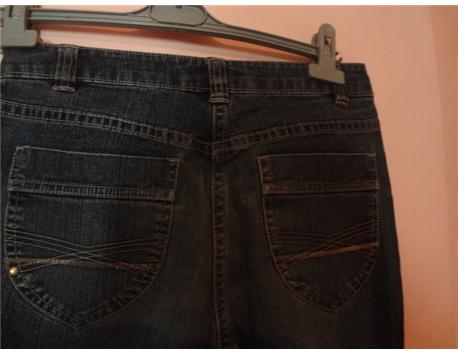temiz kot pantolon/    YESSİCA MARKA OLUP 36  BEDENDİR..sadece  15