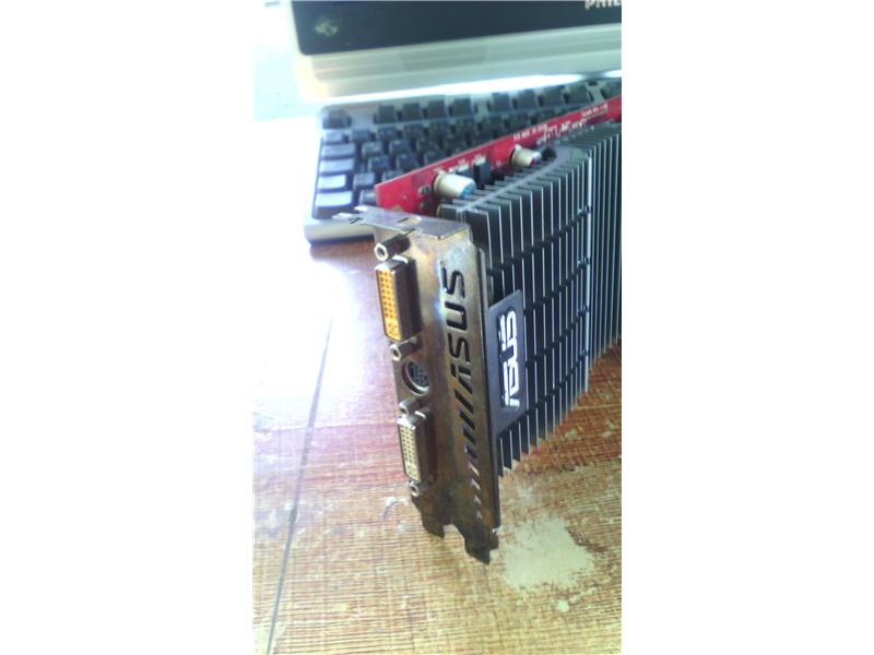 ASUS 1 GB 128 BİT SIFIR EKRAN KARTI