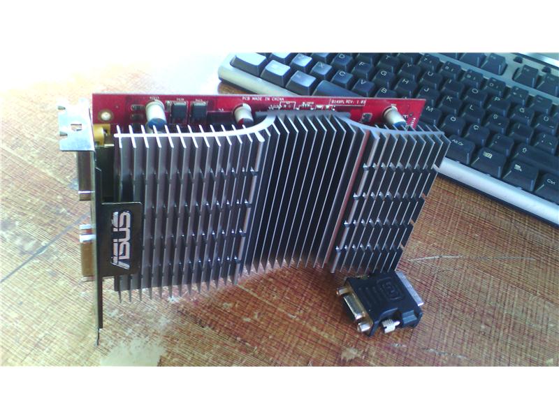 ASUS 1 GB 128 BİT SIFIR EKRAN KARTI