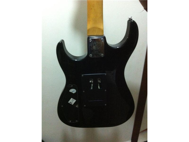 Washburn X-Series Parlak Siyah Elektro Gitar & Cruzer 10W Amfi
