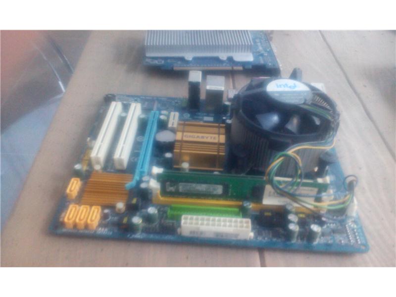 GIGABYTE GA-G31M-ES2L + 3 GB RAM+EKRANKARTI + İŞLEMCİ