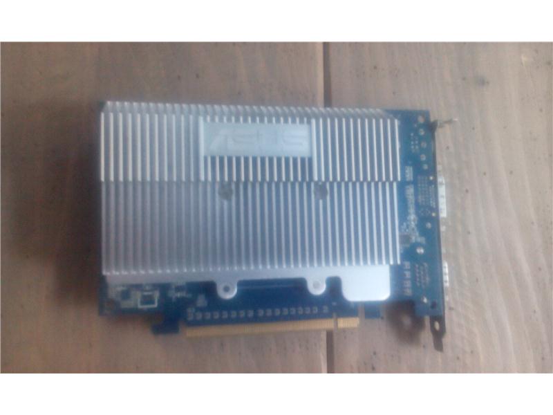 GIGABYTE GA-G31M-ES2L + 3 GB RAM+EKRANKARTI + İŞLEMCİ
