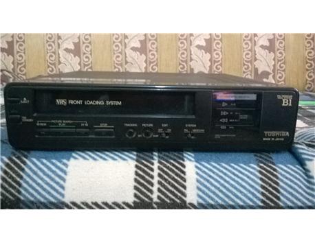 TOSHİBA VHS VİDEO PLAYER HEVESLİSİNE