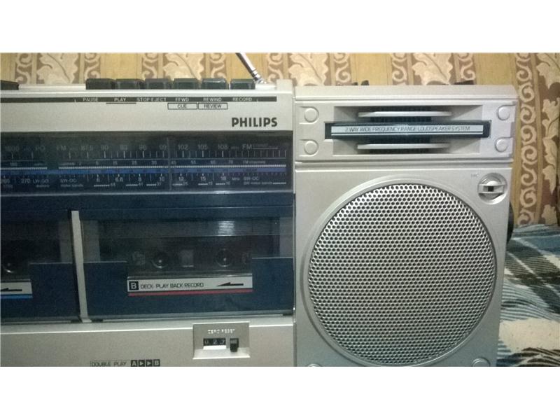 MERAKLILARINANA  ÇİFT KASET ÇALAR RADYO TERTEMİZ BAKIMLI SORUNSUZ
